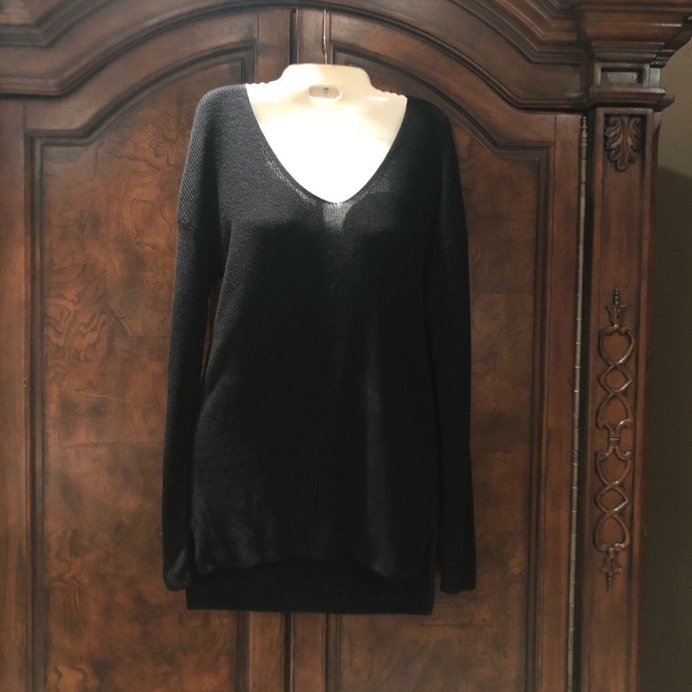 BLACK TUNIC SWEATER